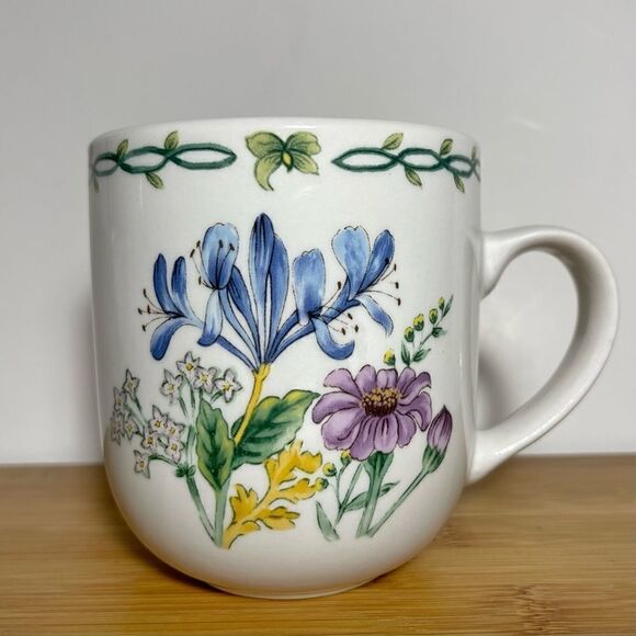 Thomson Pottery Floral Garden Iris Twist Garland Coffee Mug - Picture 2 of 10